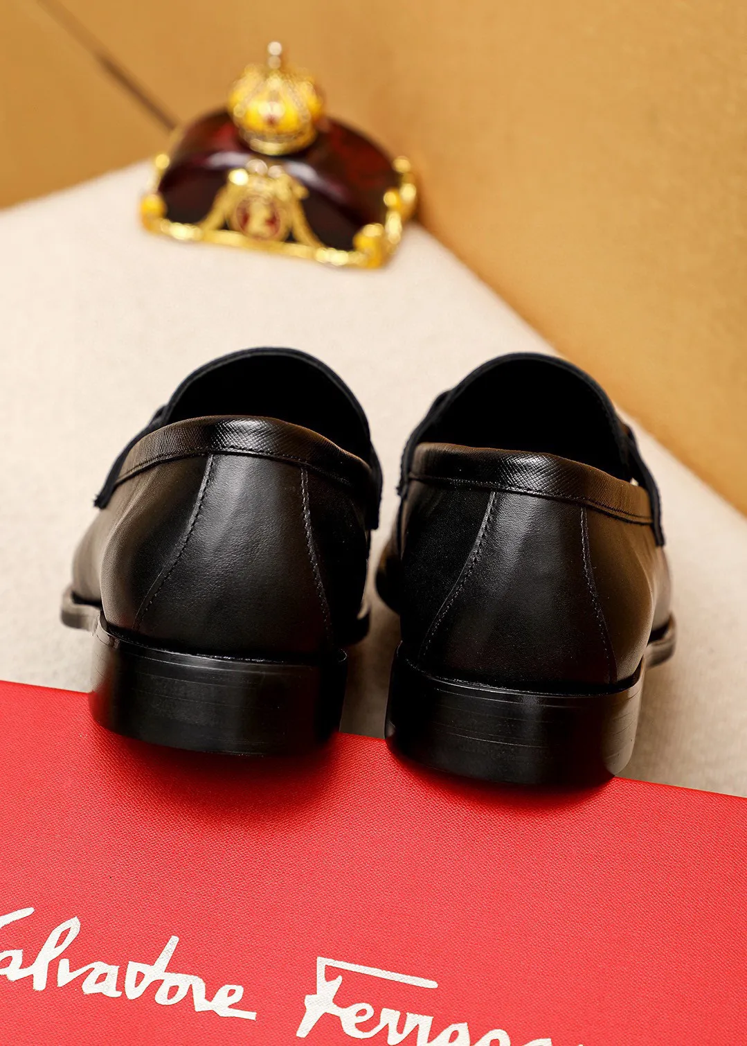 Men's shoes💰460💐 Product trademark: Ferragamo "Ferragamo" casual leather shoes Regular size: 38-44 (45.46🉑️customized) Product materials: Selected imported first-layer calfskin upper + luxury hardware buckle, imported water-dyed cowhide leather lining. Strong three-dimensional visual effect, original outsole color: 1⃣️color optional